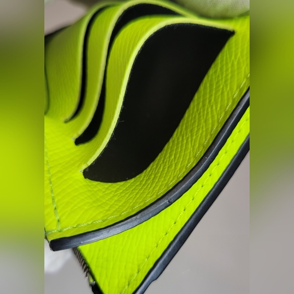 SOLD!!Louis Vuitton Taiga Monogram Neon Yellow Zippy Card Holder with RFID - Picture 9 of 9